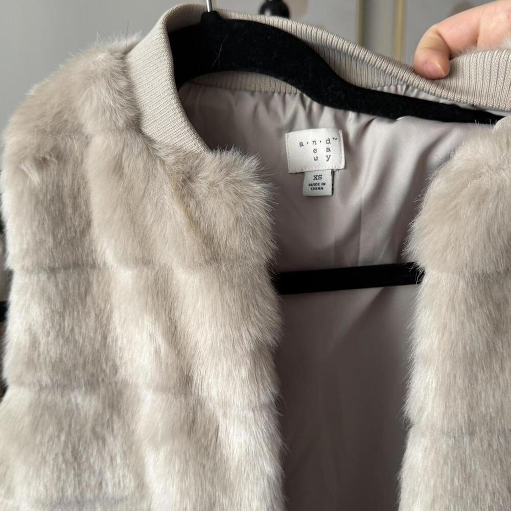 A New Day Cream Faux Fur Vest - Picture 3 of 4
